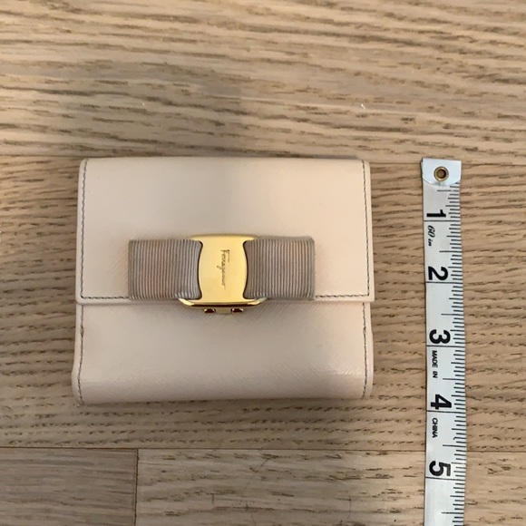 Salvatore Ferragamo Cream Wallet with Gold Buckle - Picture 15 of 15